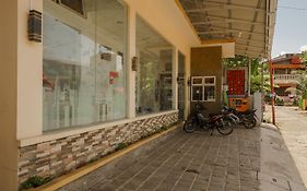 RedDoorz near Jembatan Siti Nurbaya Padang
